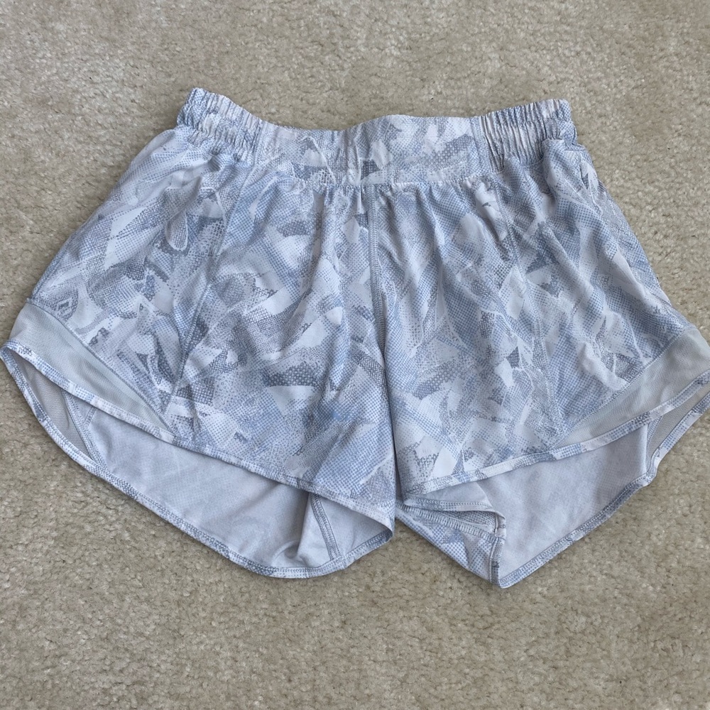 Lululemon Hotty Hot shorts “4in”